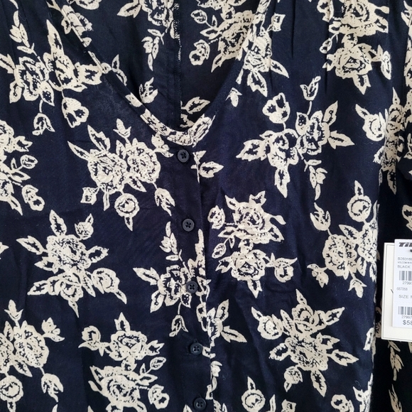 Volcom mini skort. - Picture 3 of 9